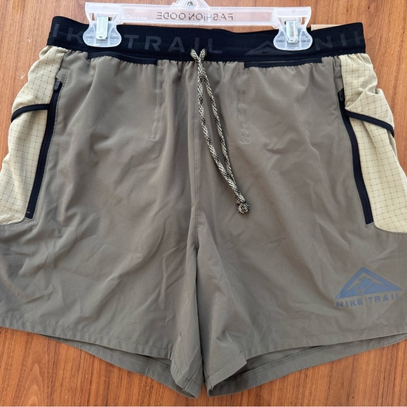 Nike Trail Shorts size Small new - Picture 1 of 3